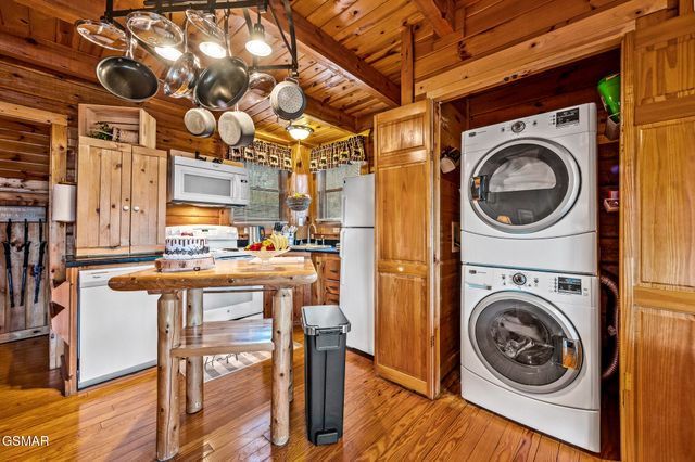 3049 Brothers Way, Sevierville, TN 37862