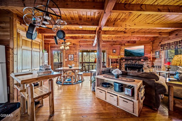 3049 Brothers Way, Sevierville, TN 37862