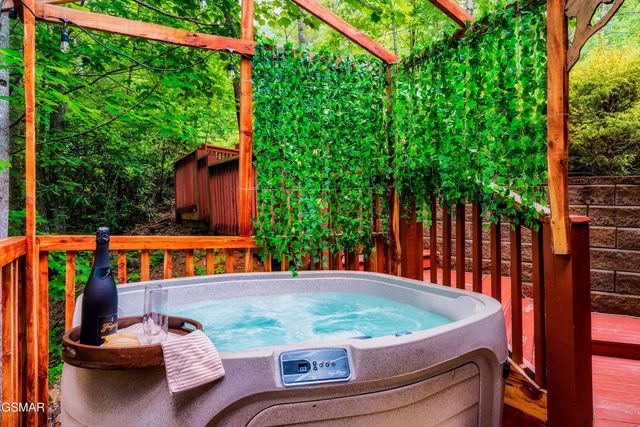 3049 Brothers Way, Sevierville, TN 37862