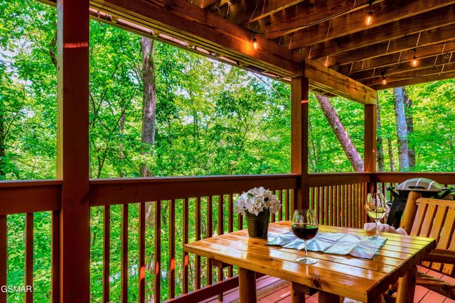 3049 Brothers Way, Sevierville, TN 37862