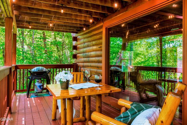 3049 Brothers Way, Sevierville, TN 37862
