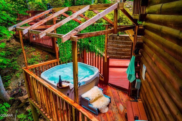 3049 Brothers Way, Sevierville, TN 37862