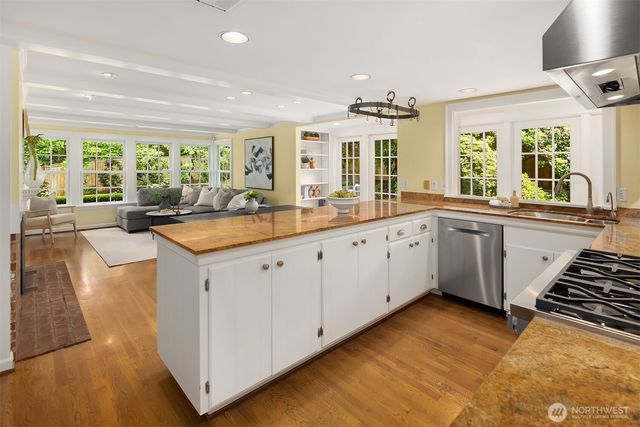 8914 SE 56th Street, Mercer Island, WA 98040