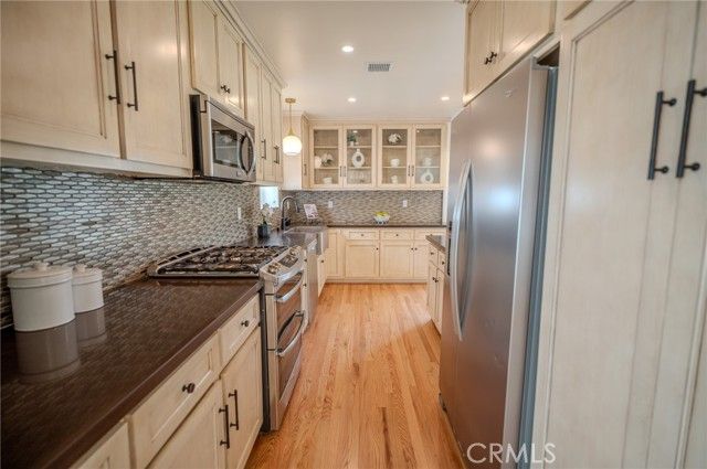1141 N Lima Street, Burbank, CA 91505