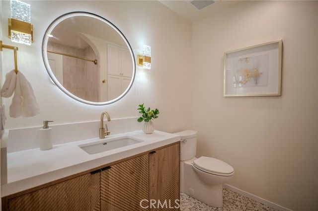 1141 N Lima Street, Burbank, CA 91505