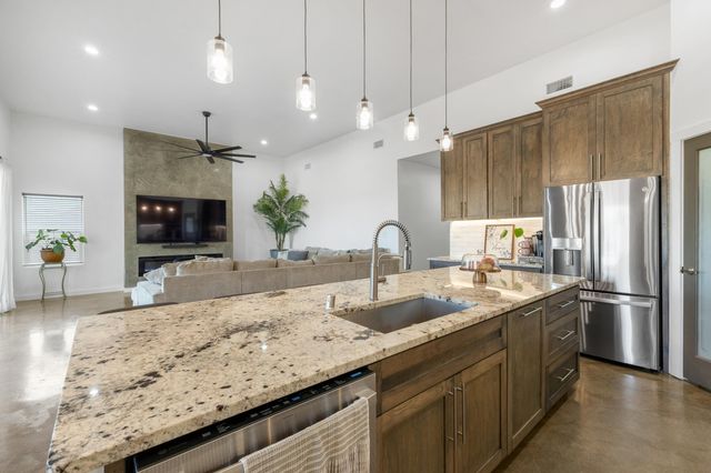 1713 17th Avenue SE, Rio Rancho, NM 87124