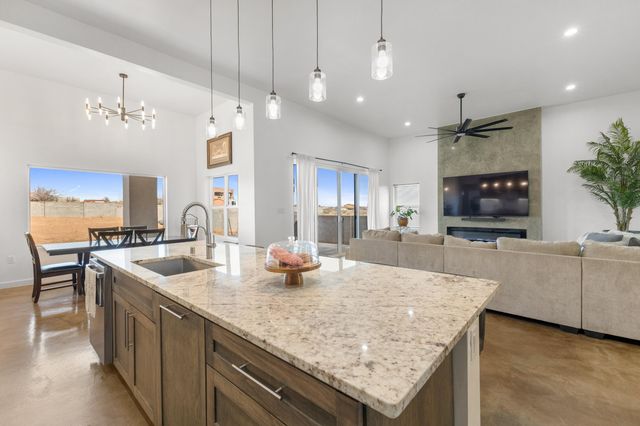 1713 17th Avenue SE, Rio Rancho, NM 87124