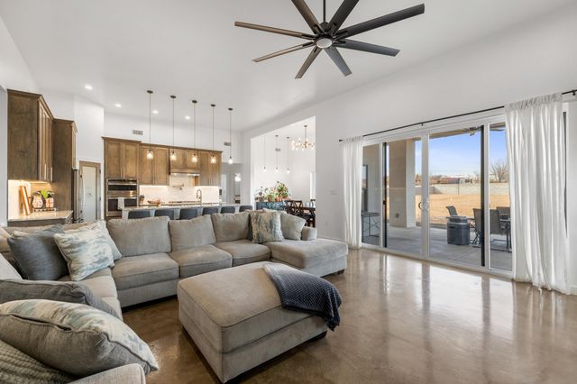 1713 17th Avenue SE, Rio Rancho, NM 87124