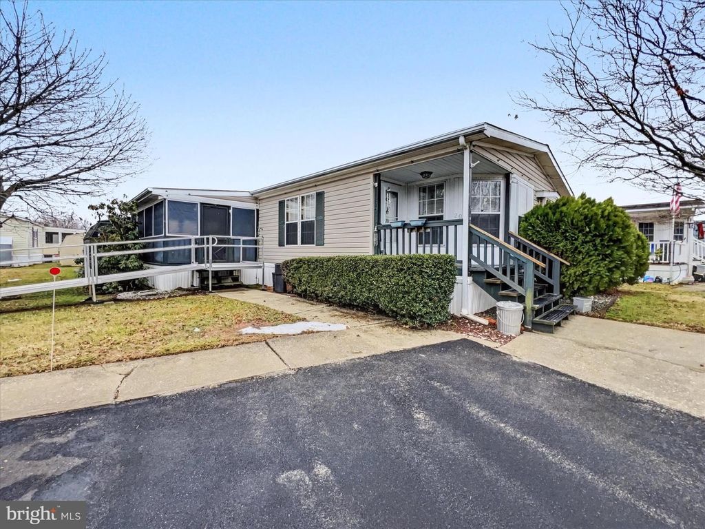 Image 1 of property listing at 20 LEE DR #641, Wilmington, DE 19808