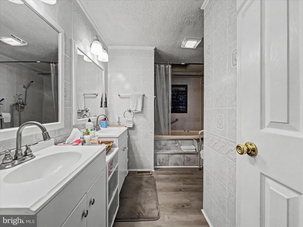 Image 10 of property listing at 20 LEE DR #641, Wilmington, DE 19808