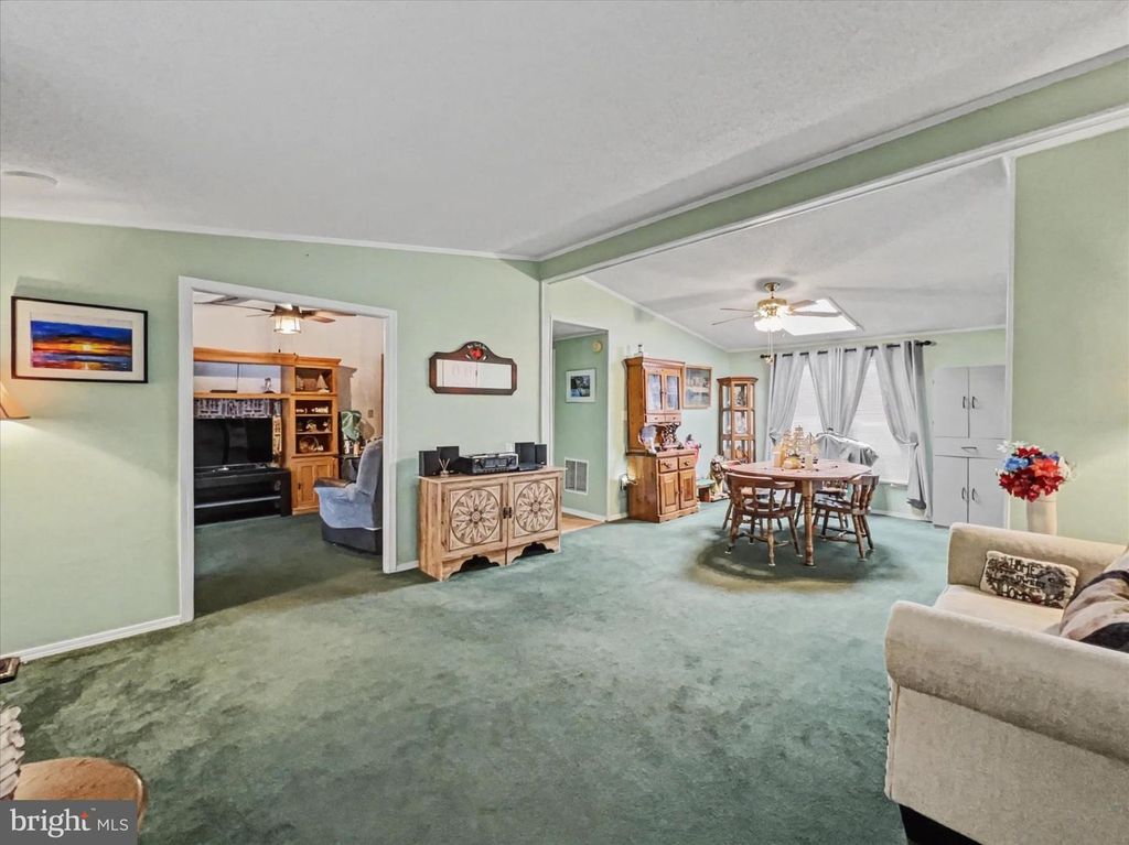 Image 2 of property listing at 20 LEE DR #641, Wilmington, DE 19808