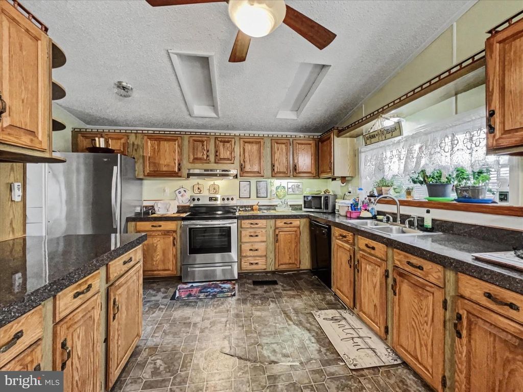 Image 7 of property listing at 20 LEE DR #641, Wilmington, DE 19808