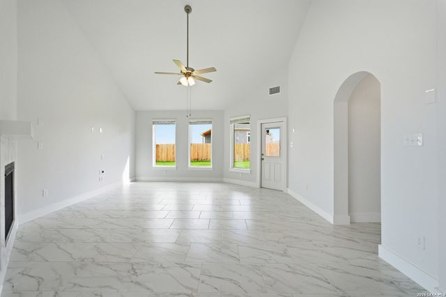 17414 Yellow Pine Dr, Elmendorf, TX 78112