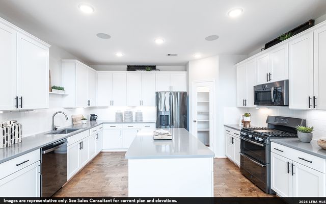 17414 Yellow Pine Dr, Elmendorf, TX 78112