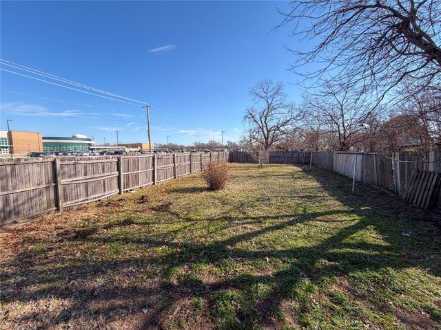 1825 N Ricketts Street, Sherman, TX 75092