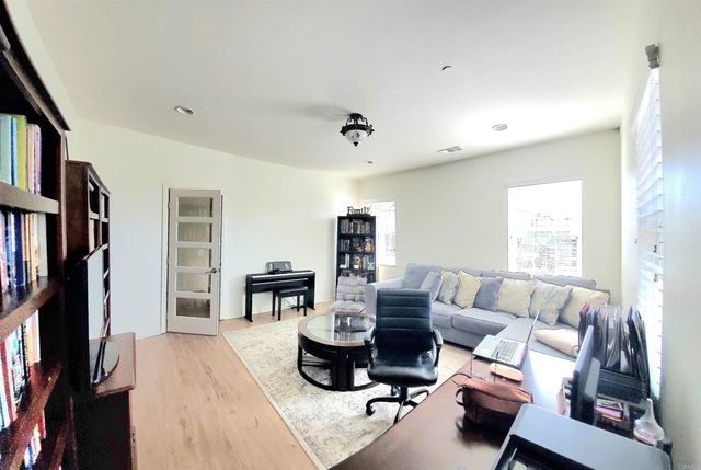 926 Hydra Court, San Marcos, CA 92069