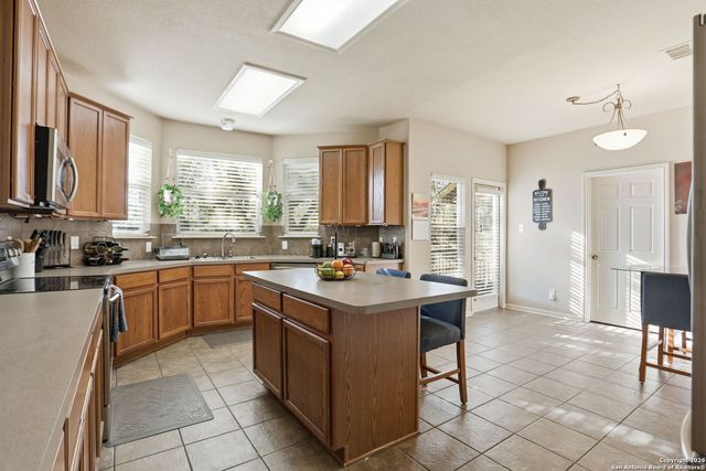 23 Roan Hts, San Antonio, TX 78259