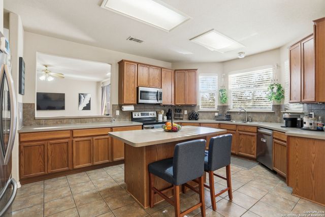 23 Roan Hts, San Antonio, TX 78259