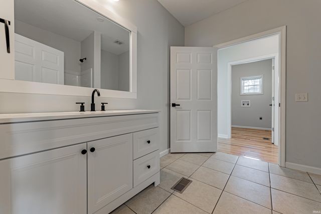 7788 Lincoln Avenue, Newburgh, IN 47630