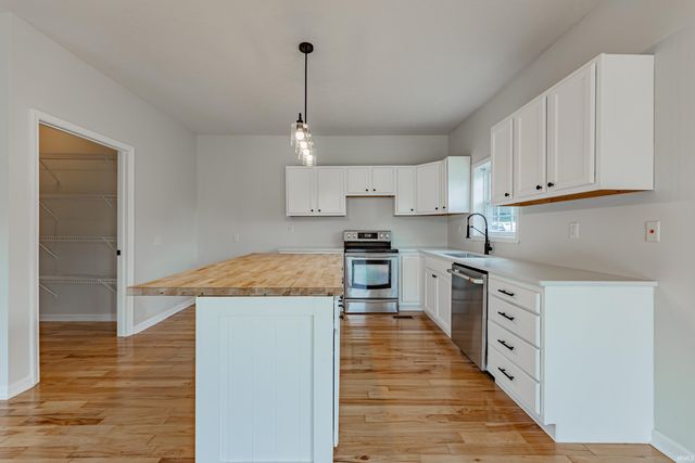 7788 Lincoln Avenue, Newburgh, IN 47630