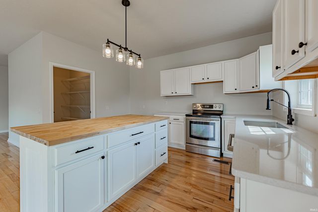 7788 Lincoln Avenue, Newburgh, IN 47630