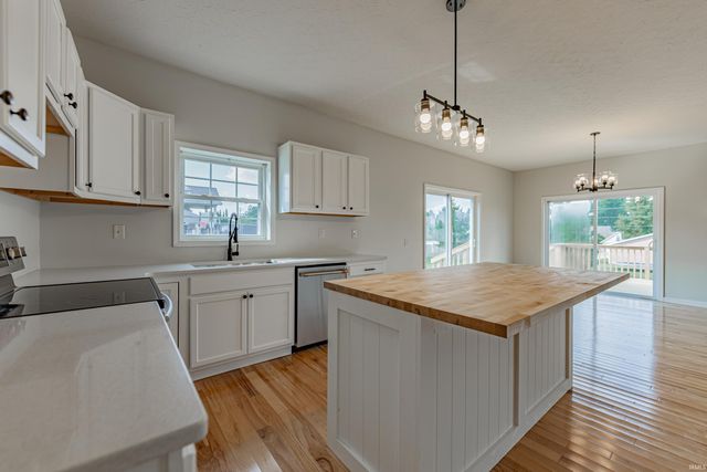 7788 Lincoln Avenue, Newburgh, IN 47630