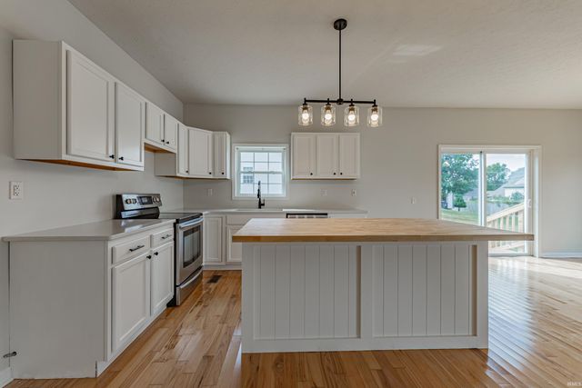 7788 Lincoln Avenue, Newburgh, IN 47630