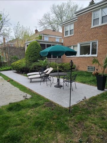 2909 W Birchwood Avenue, Chicago, IL 60645