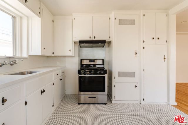 5073 W 21st Street, Los Angeles, CA 90016