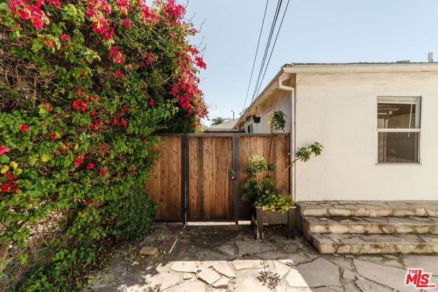 5073 W 21st Street, Los Angeles, CA 90016