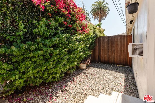 5073 W 21st Street, Los Angeles, CA 90016