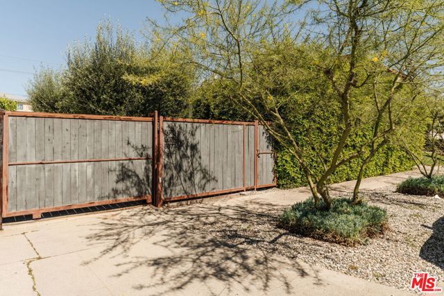 5073 W 21st Street, Los Angeles, CA 90016