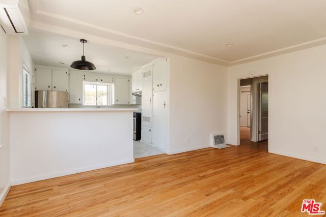 5073 W 21st Street, Los Angeles, CA 90016