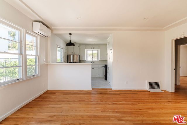 5073 W 21st Street, Los Angeles, CA 90016