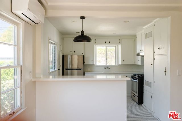 5073 W 21st Street, Los Angeles, CA 90016