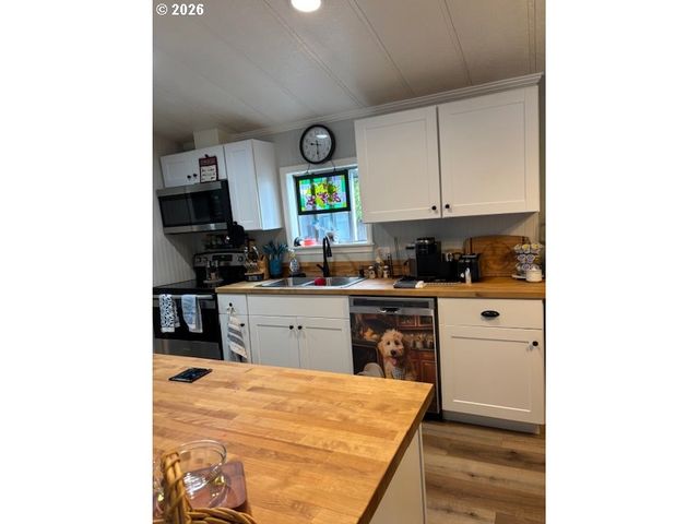 98825 Pleasant Hill Dr 26, Brookings, OR 97415