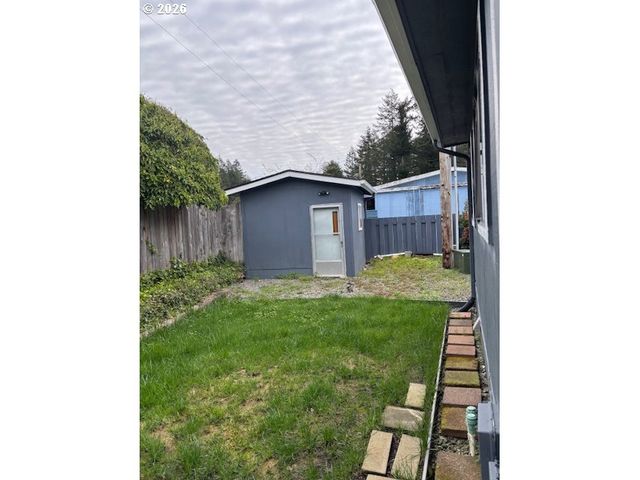 98825 Pleasant Hill Dr 26, Brookings, OR 97415