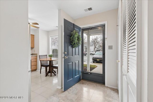 437 Hampton Court 12-1, Manalapan, NJ 07726