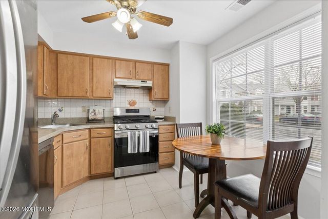 437 Hampton Court 12-1, Manalapan, NJ 07726