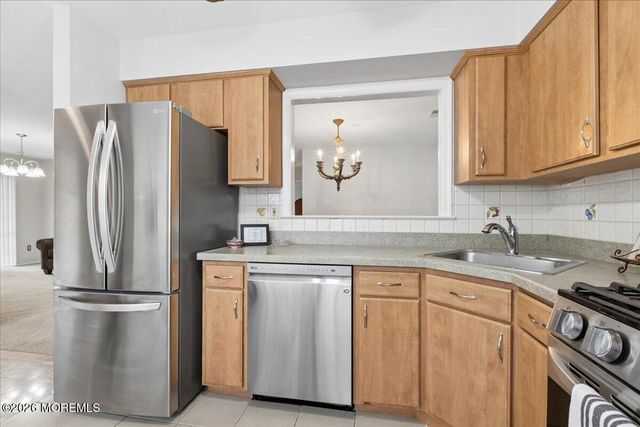 437 Hampton Court 12-1, Manalapan, NJ 07726