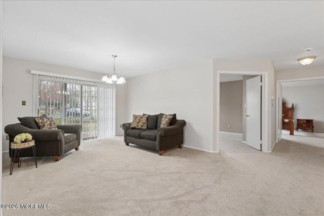 437 Hampton Court 12-1, Manalapan, NJ 07726