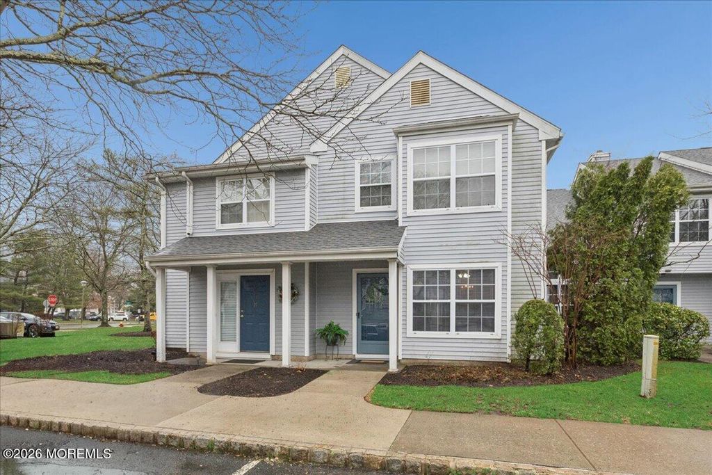 437 Hampton Court 12-1, Manalapan, NJ 07726