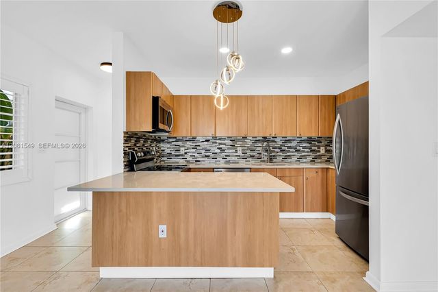 6905 Bay Drive 16, Miami Beach, FL 33141