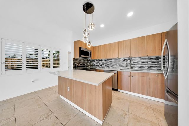 6905 Bay Drive 16, Miami Beach, FL 33141