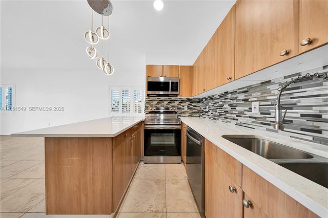 6905 Bay Drive 16, Miami Beach, FL 33141