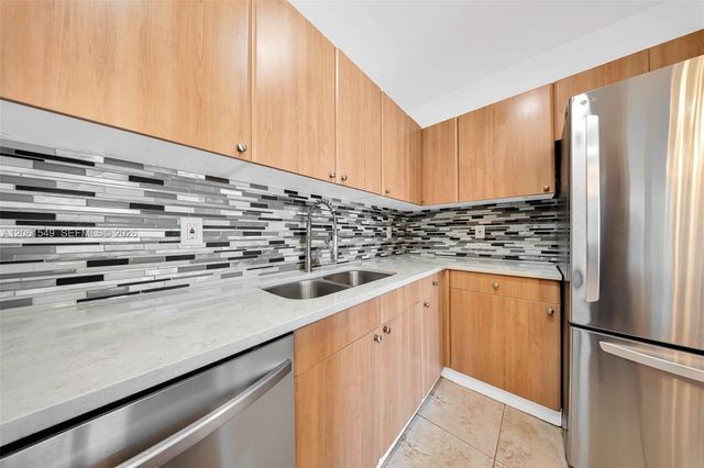 6905 Bay Drive 16, Miami Beach, FL 33141