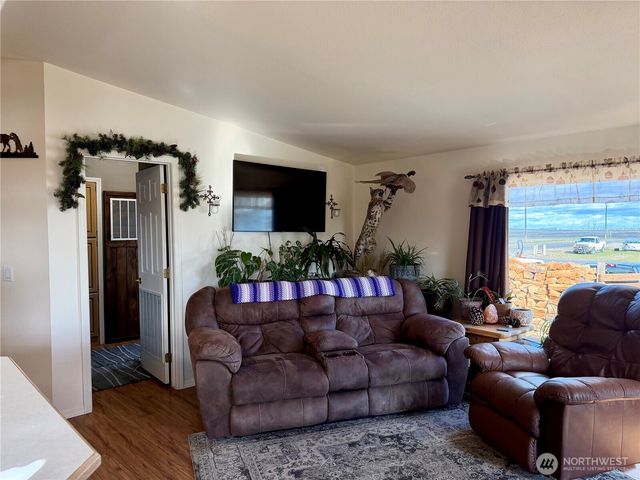 165 NE Dungan Street, Creston, WA 99117