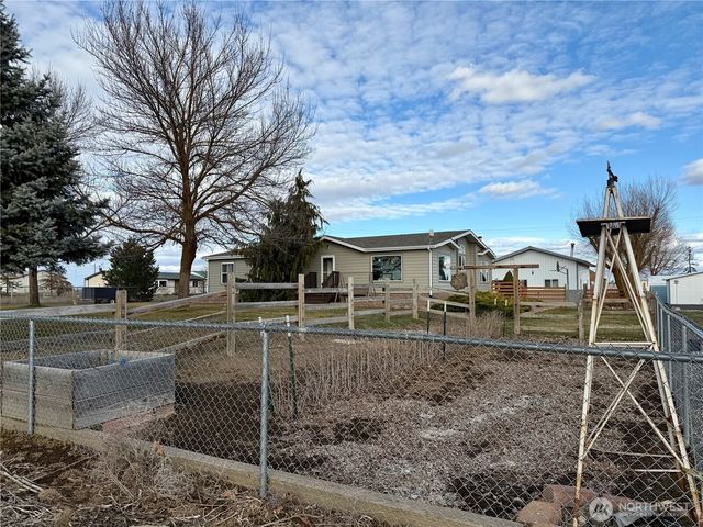165 NE Dungan Street, Creston, WA 99117