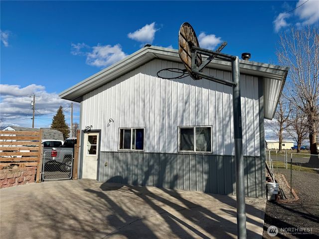 165 NE Dungan Street, Creston, WA 99117