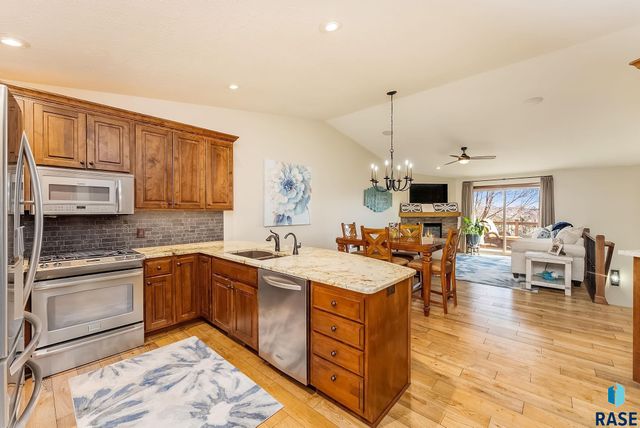 7570 S Grand Arbor Pl Place, Sioux Falls, SD 57108